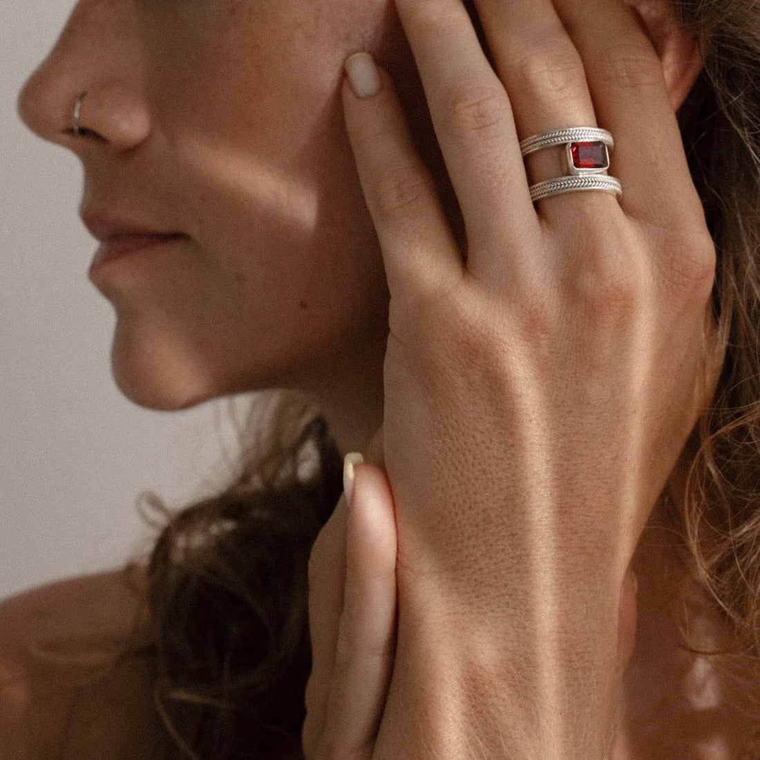 Ring DUA silver with garnet